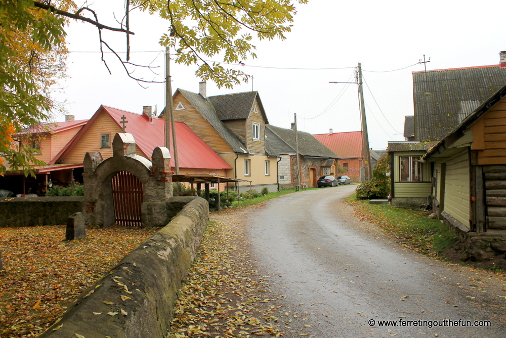 Деревня пал. Эстония деревня. Эстония деревня Крекси. Сёла в Эстонии. Эстония деревня Курекюла.